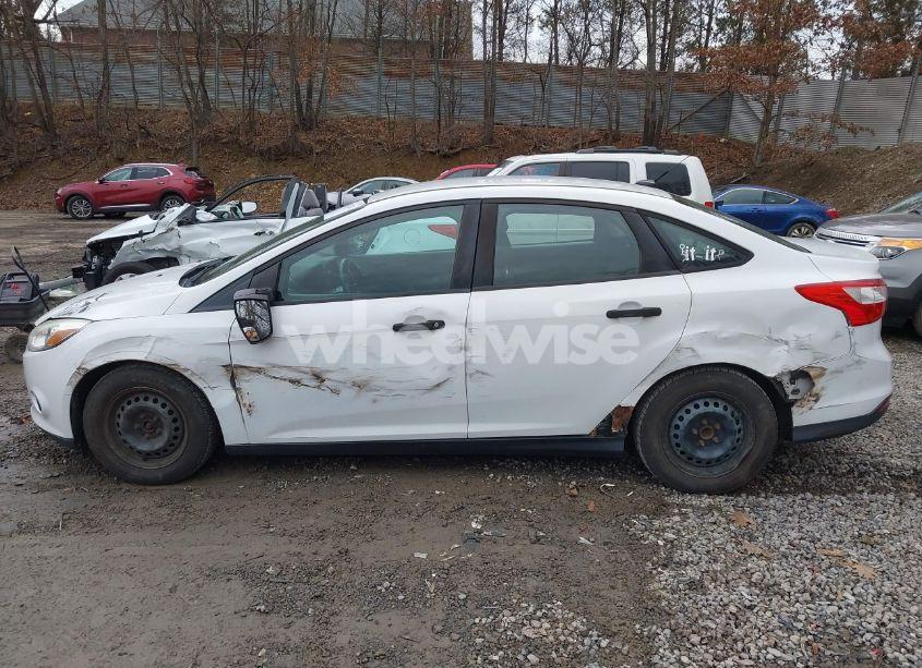Photo 14 of 2012 Ford Focus S (VIN 1FAHP3E28CL463880)