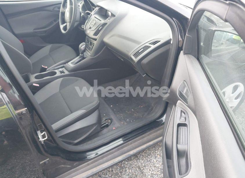 Photo 5 of 2012 Ford Focus S (VIN 1FAHP3E2XCL251871)