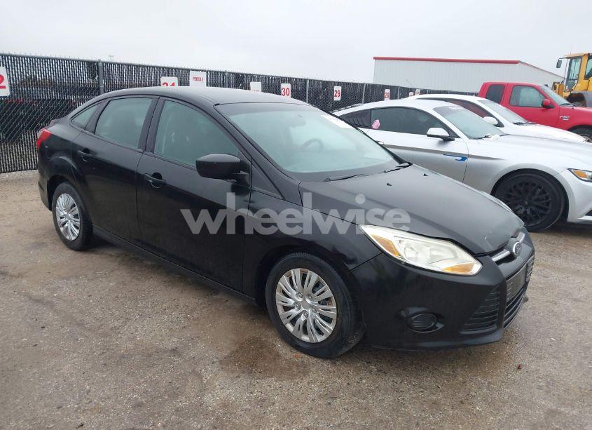 2012 Ford Focus S (VIN 1FAHP3E2XCL289861) main photo