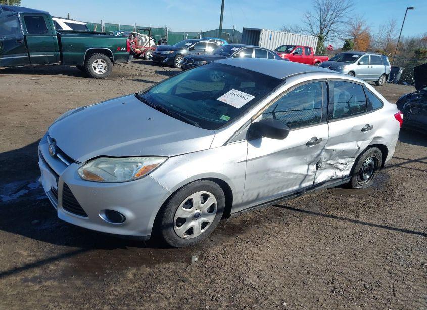 Photo 14 of 2012 Ford Focus S (VIN 1FAHP3E2XCL327346)