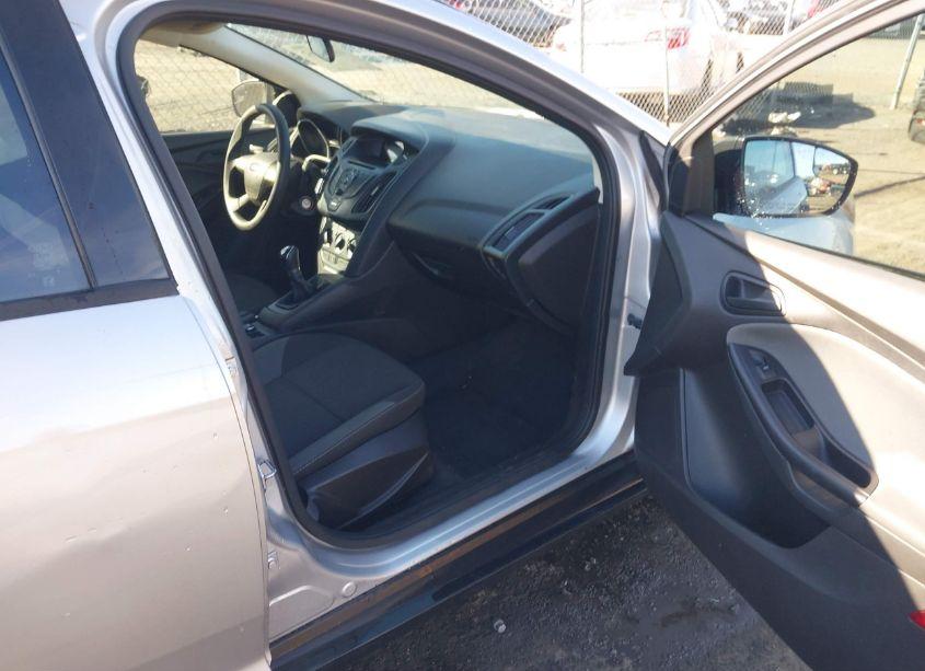 Photo 5 of 2012 Ford Focus S (VIN 1FAHP3E2XCL327346)