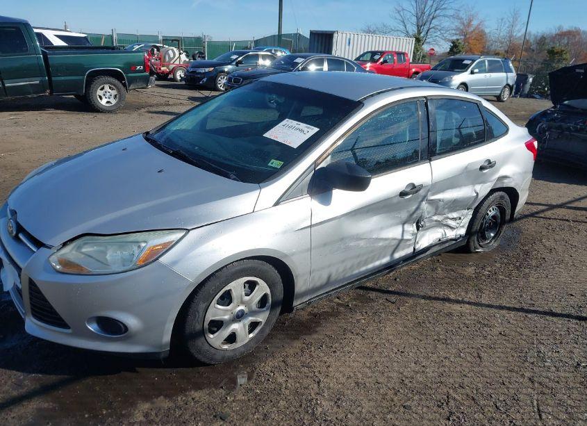 Photo 6 of 2012 Ford Focus S (VIN 1FAHP3E2XCL327346)