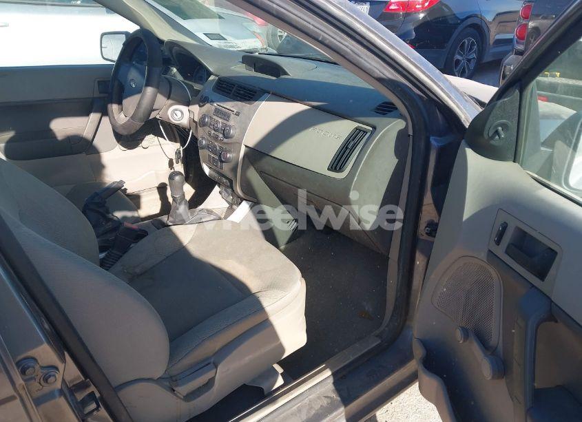 Photo 5 of 2010 Ford Focus S (VIN 1FAHP3EN0AW160596)