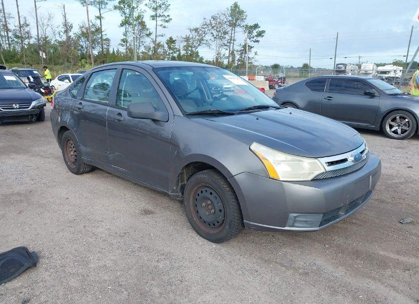 2010 Ford Focus S (VIN 1FAHP3EN0AW231036) main photo