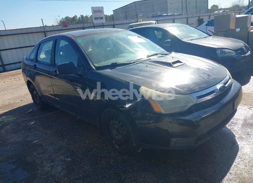 2010 Ford Focus S (VIN 1FAHP3EN0AW299000) main photo