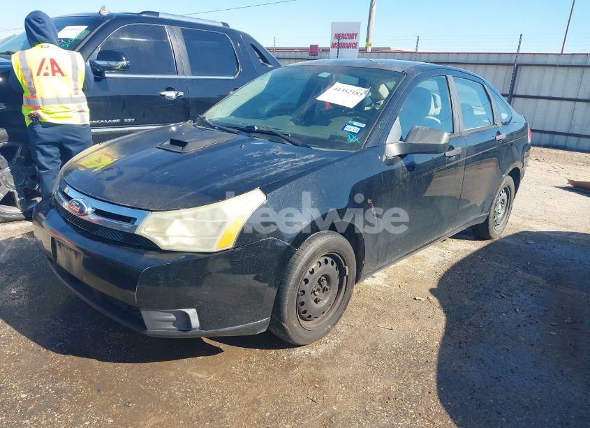 Photo 2 of 2010 Ford Focus S (VIN 1FAHP3EN0AW299000)