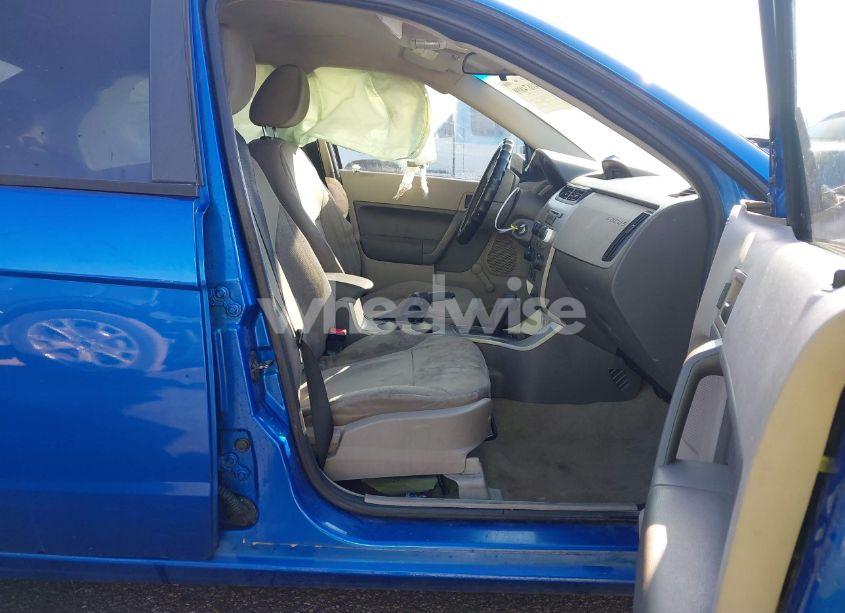 Photo 5 of 2011 Ford Focus S (VIN 1FAHP3EN0BW204940)