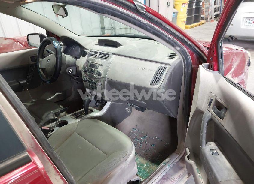 Photo 5 of 2010 Ford Focus S (VIN 1FAHP3EN1AW135724)