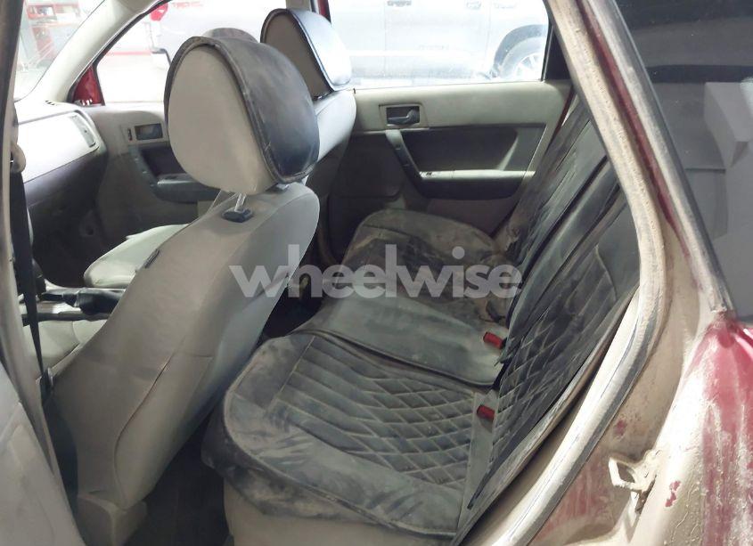 Photo 8 of 2010 Ford Focus S (VIN 1FAHP3EN1AW135724)