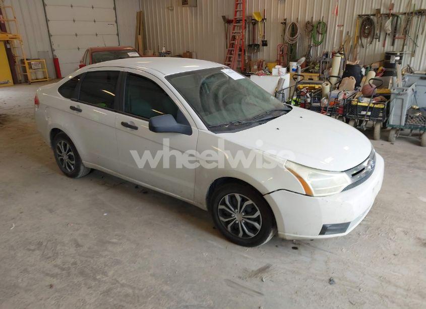 2011 Ford Focus S (VIN 1FAHP3EN1BW117158) main photo