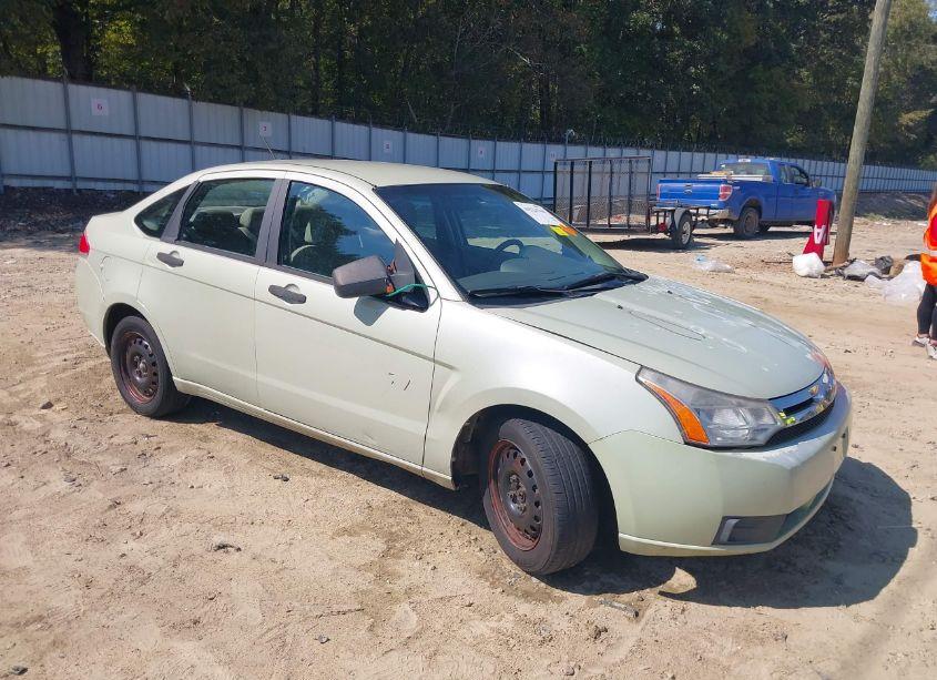 2010 Ford Focus S (VIN 1FAHP3EN4AW152369) main photo