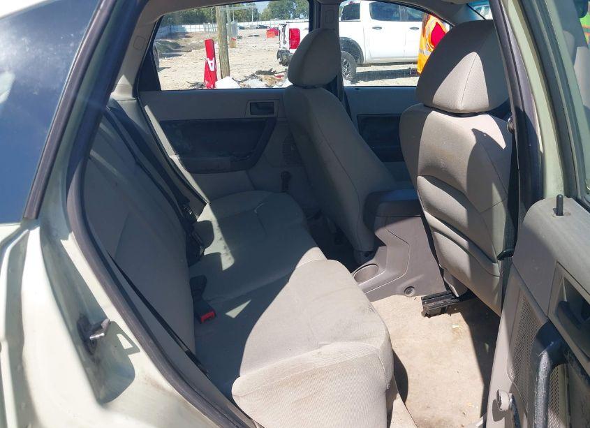 Photo 8 of 2010 Ford Focus S (VIN 1FAHP3EN4AW152369)
