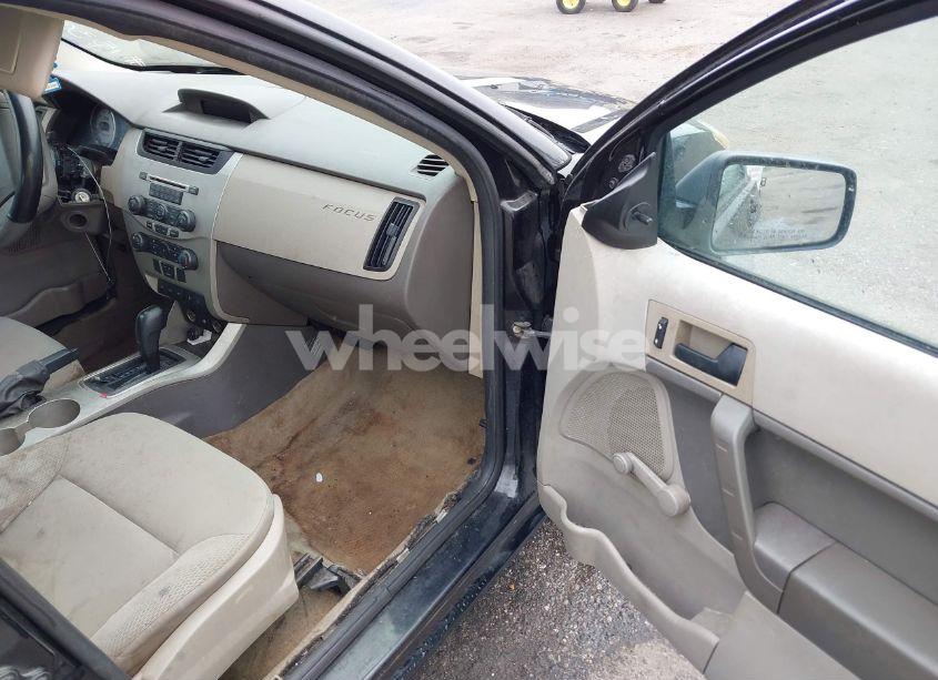 Photo 5 of 2010 Ford Focus S (VIN 1FAHP3EN7AW153015)