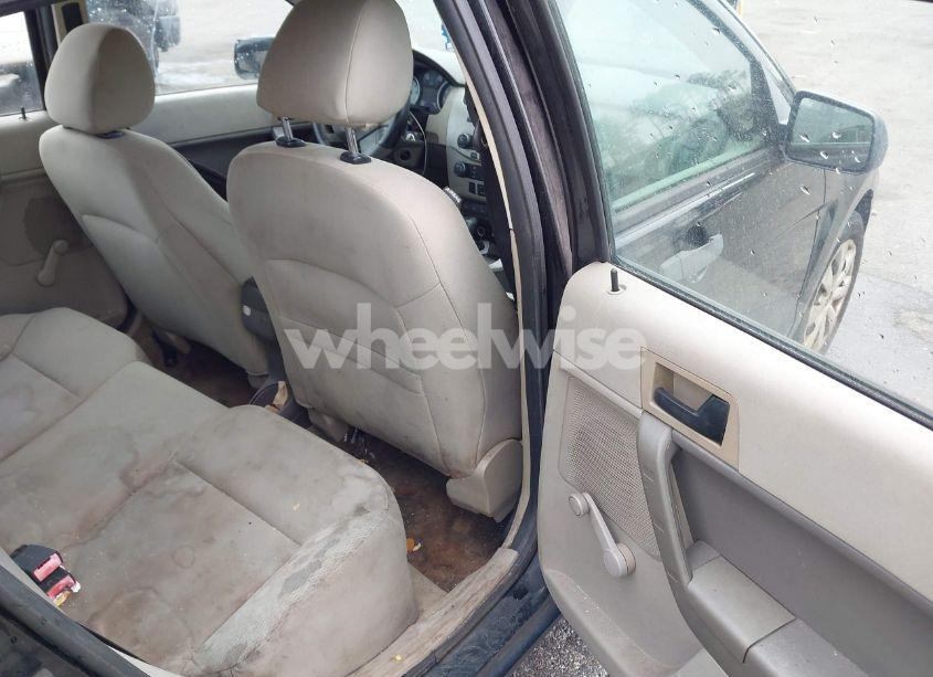 Photo 8 of 2010 Ford Focus S (VIN 1FAHP3EN7AW153015)