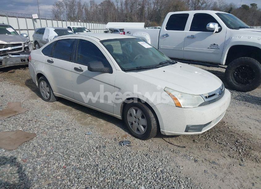 2010 Ford Focus S (VIN 1FAHP3EN7AW216713) main photo