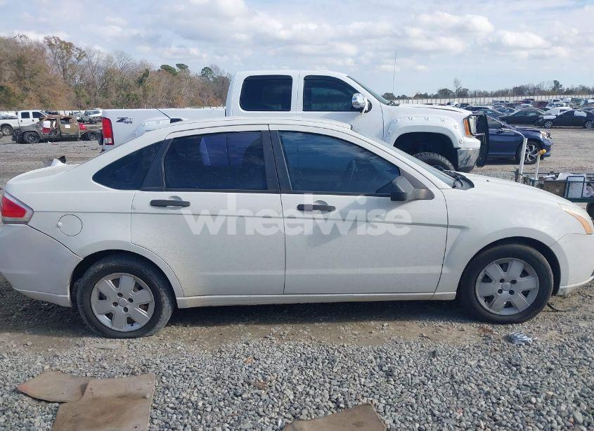 Photo 13 of 2010 Ford Focus S (VIN 1FAHP3EN7AW216713)