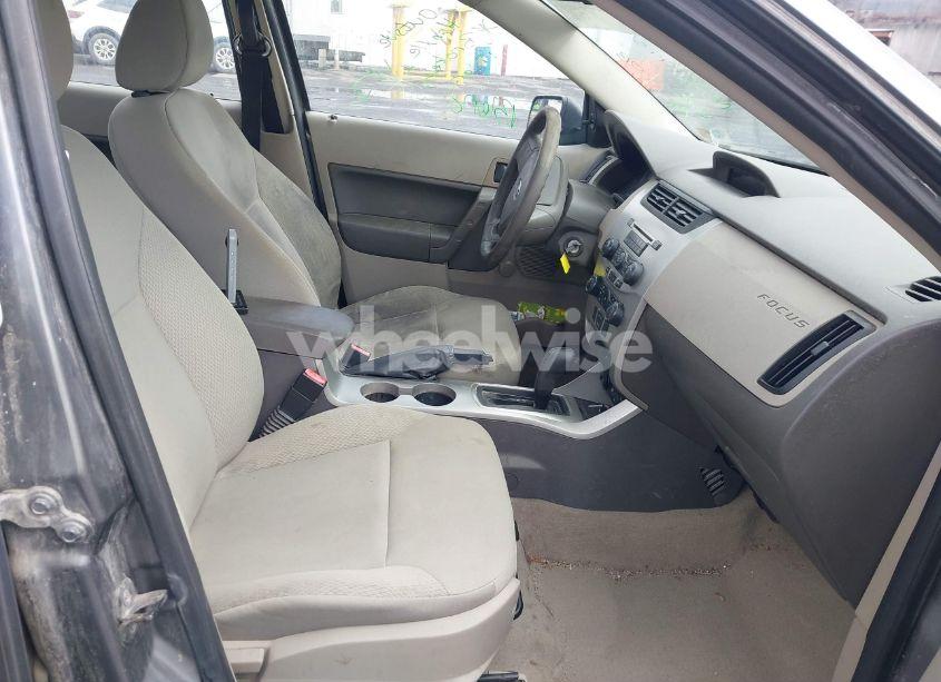 Photo 5 of 2010 Ford Focus S (VIN 1FAHP3EN7AW260890)