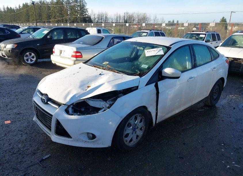Photo 2 of 2012 Ford Focus SE (VIN 1FAHP3F20CL258665)