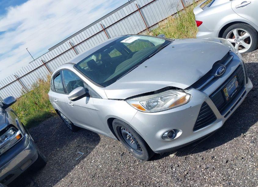 2012 Ford Focus SE (VIN 1FAHP3F20CL371631) main photo
