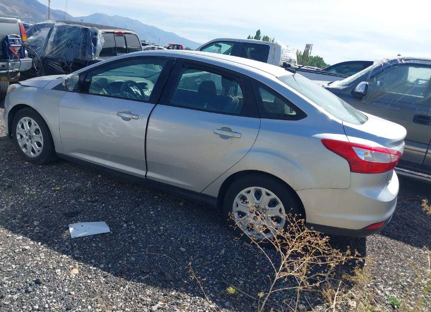 Photo 3 of 2012 Ford Focus SE (VIN 1FAHP3F20CL371631)