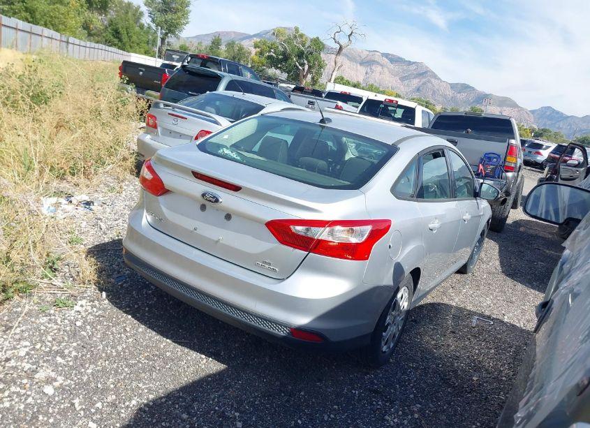 Photo 4 of 2012 Ford Focus SE (VIN 1FAHP3F20CL371631)