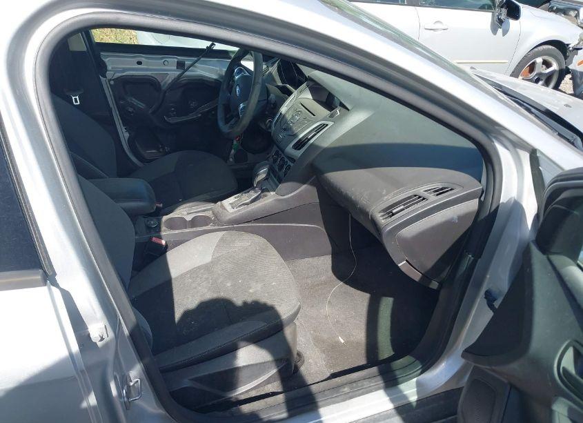 Photo 5 of 2012 Ford Focus SE (VIN 1FAHP3F20CL371631)