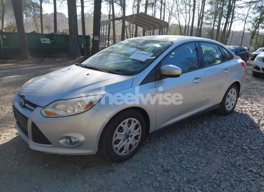 Photo 2 of 2012 Ford Focus SE (VIN 1FAHP3F20CL372603)