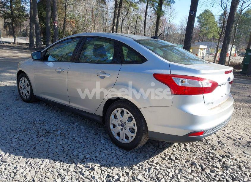 Photo 3 of 2012 Ford Focus SE (VIN 1FAHP3F20CL372603)
