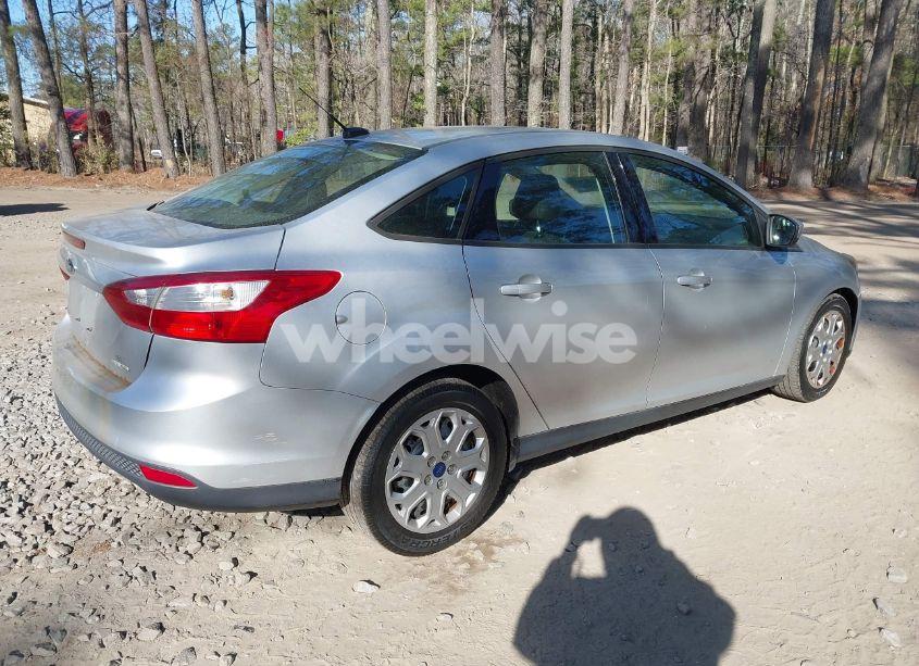 Photo 4 of 2012 Ford Focus SE (VIN 1FAHP3F20CL372603)