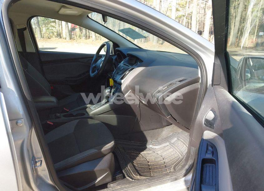 Photo 5 of 2012 Ford Focus SE (VIN 1FAHP3F20CL372603)