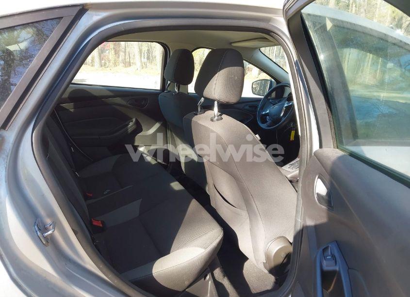 Photo 8 of 2012 Ford Focus SE (VIN 1FAHP3F20CL372603)