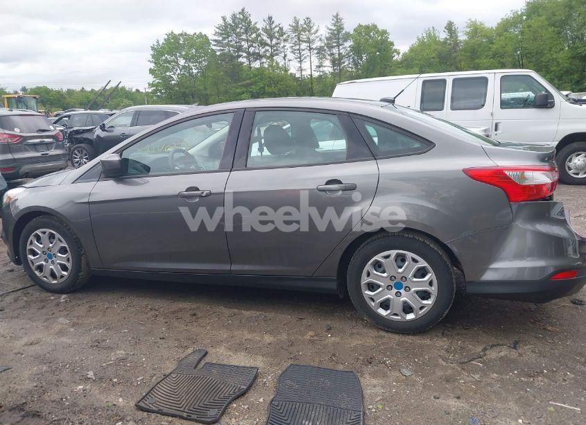 Photo 14 of 2012 Ford Focus SE (VIN 1FAHP3F20CL441810)