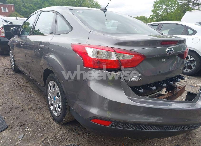 Photo 3 of 2012 Ford Focus SE (VIN 1FAHP3F20CL441810)