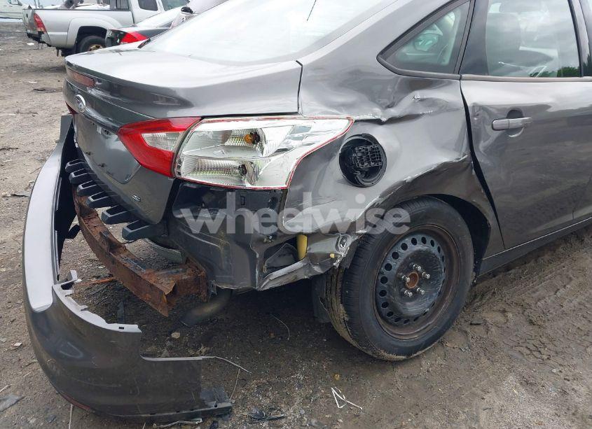 Photo 6 of 2012 Ford Focus SE (VIN 1FAHP3F20CL441810)