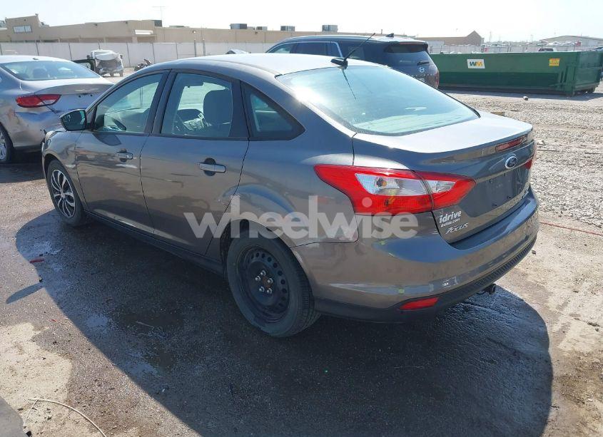 Photo 3 of 2012 Ford Focus SE (VIN 1FAHP3F20CL456565)