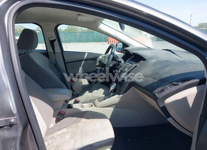 Photo 5 of 2012 Ford Focus SE (VIN 1FAHP3F20CL456565)