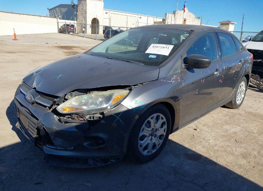 Photo 2 of 2012 Ford Focus SE (VIN 1FAHP3F21CL154010)