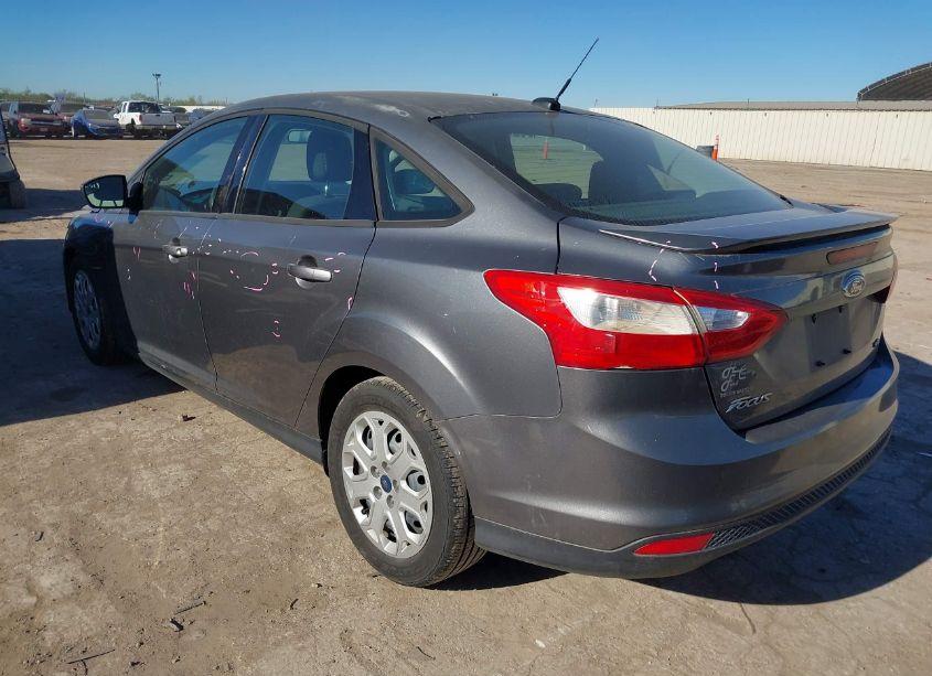 Photo 3 of 2012 Ford Focus SE (VIN 1FAHP3F21CL154010)