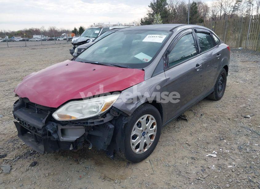 Photo 2 of 2012 Ford Focus SE (VIN 1FAHP3F21CL156730)
