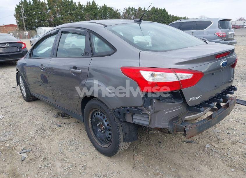 Photo 3 of 2012 Ford Focus SE (VIN 1FAHP3F21CL156730)