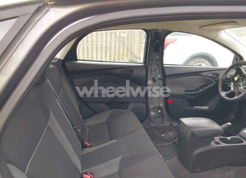 Photo 8 of 2012 Ford Focus SE (VIN 1FAHP3F21CL156730)