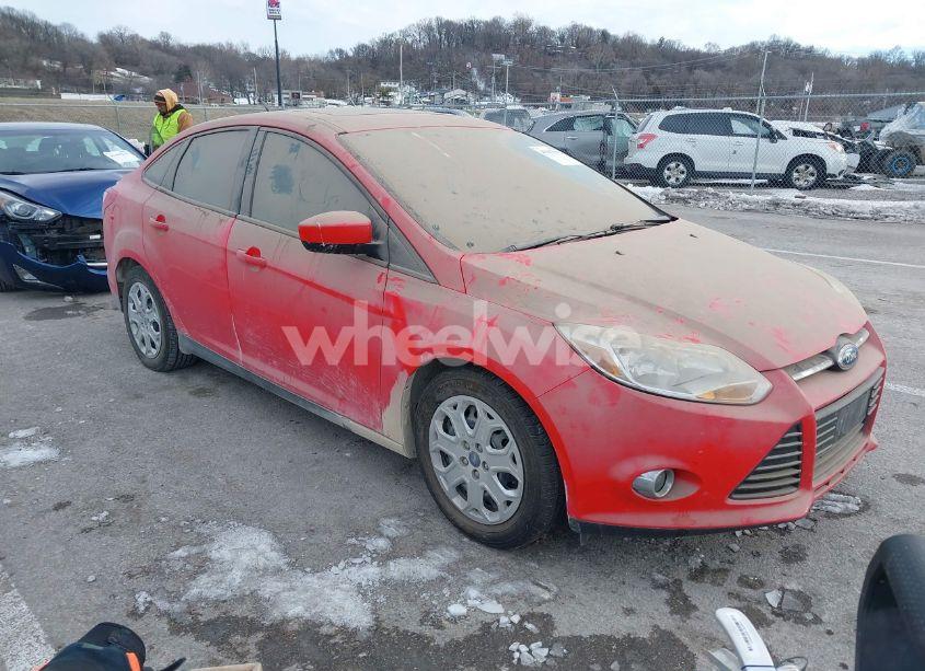 2012 Ford Focus SE (VIN 1FAHP3F21CL160454) main photo