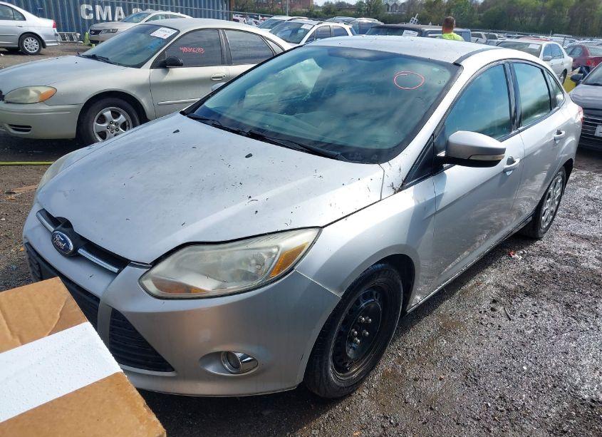 Photo 2 of 2012 Ford Focus SE (VIN 1FAHP3F21CL172314)