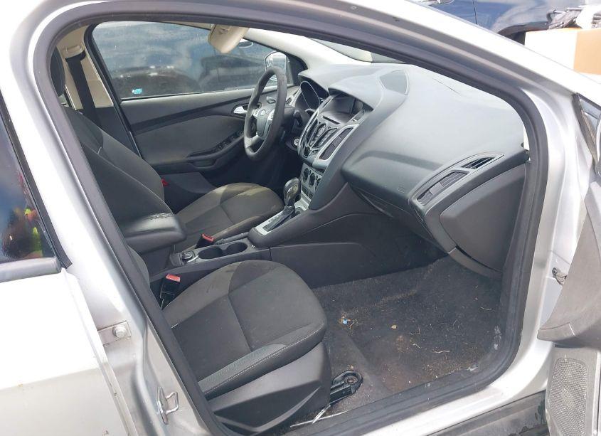 Photo 5 of 2012 Ford Focus SE (VIN 1FAHP3F21CL172314)