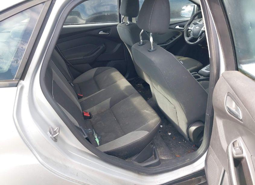 Photo 8 of 2012 Ford Focus SE (VIN 1FAHP3F21CL172314)