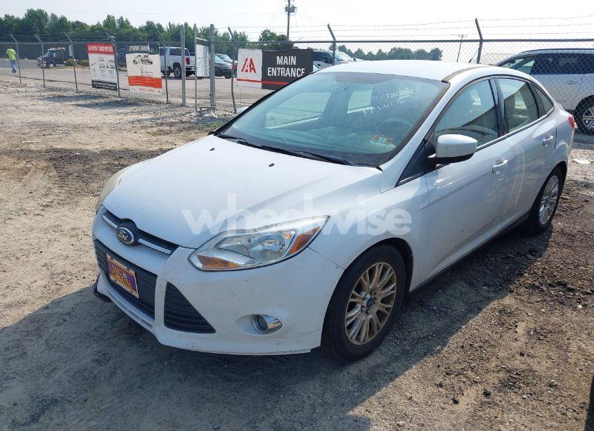 Photo 2 of 2012 Ford Focus SE (VIN 1FAHP3F21CL192126)