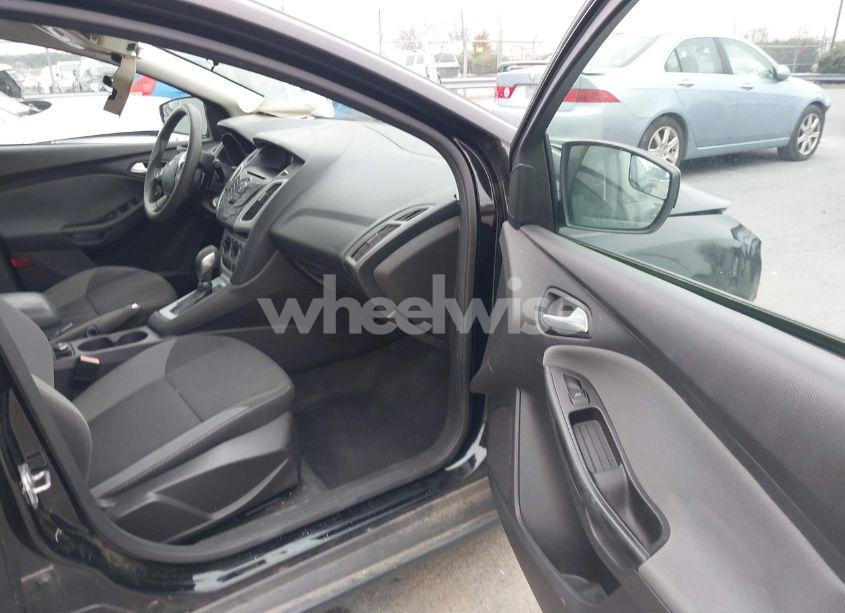 Photo 5 of 2012 Ford Focus SE (VIN 1FAHP3F21CL265270)
