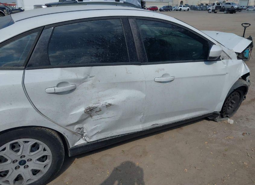 Photo 13 of 2012 Ford Focus SE (VIN 1FAHP3F21CL289732)