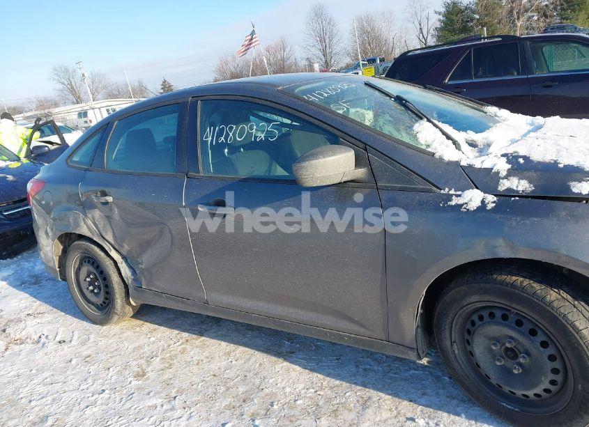 Photo 13 of 2012 Ford Focus SE (VIN 1FAHP3F21CL300499)