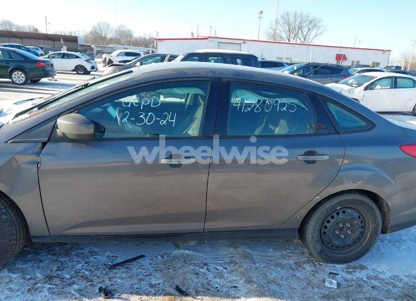 Photo 14 of 2012 Ford Focus SE (VIN 1FAHP3F21CL300499)